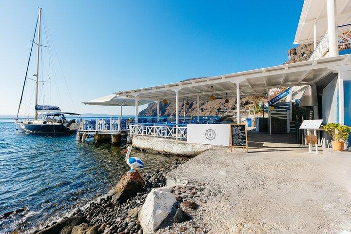 Santorini: Private Sailing Yacht Cruise with Meal and Drinks