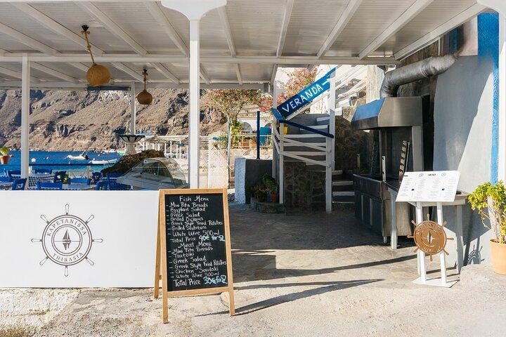 Santorini: Private Sailing Yacht Cruise with Meal and Drinks