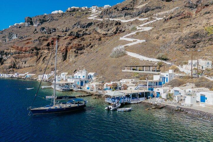 Santorini Oia: Small Group Sunset Cruise with BBQ Fish & Drinks