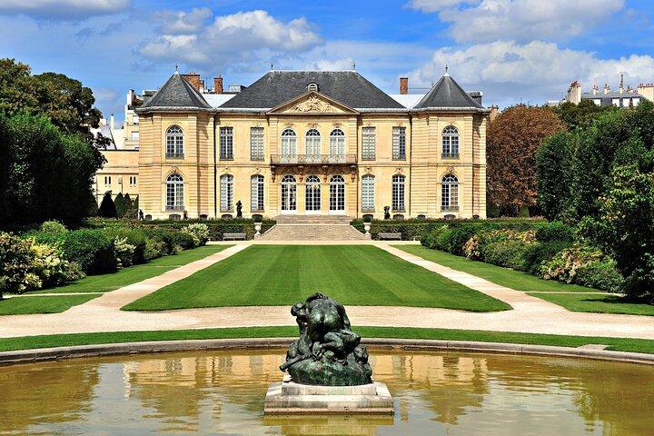 Paris Museum Pass & 24 hrs. Hop On Hop Off Combo ticket