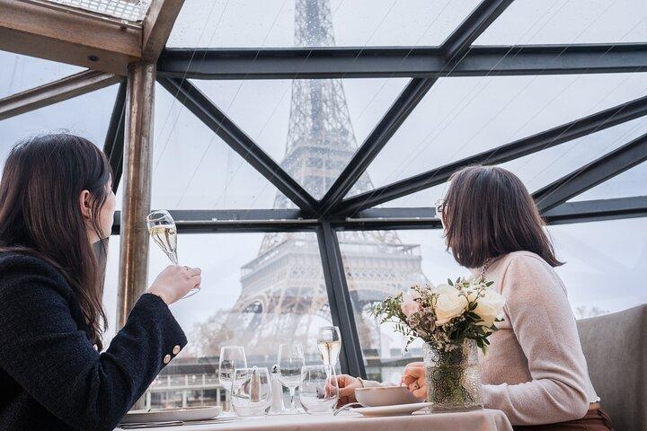 Bateaux Mouches® Christmas Special Lunch Cruise in Paris