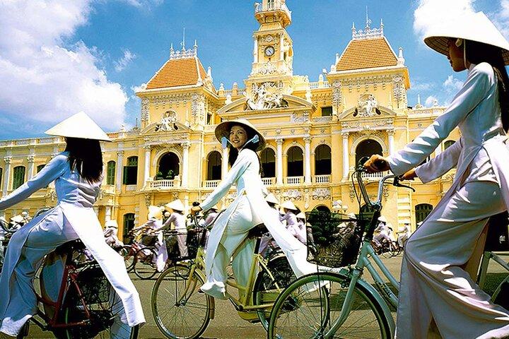 Ho Chi Minh City Tour: Top Highlights Tour by Car with Pickup