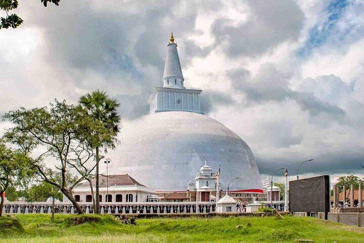 Anuradhapura Guided Day Tour of Ancient Ruins from Colombo