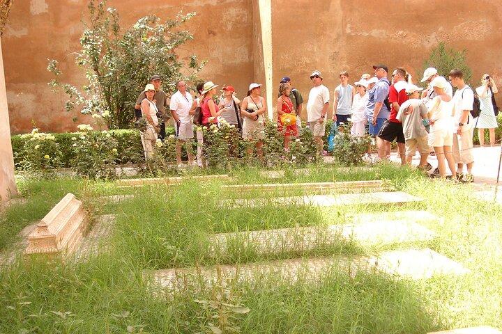 Marrakech: Bahia Palace, Saadian Tombs & Medina
