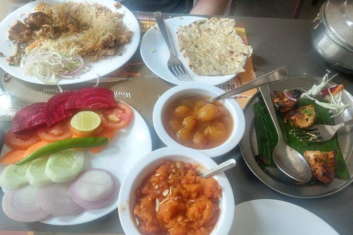 Hyderabad : Evening Street Food Tasting with Guided Old City Tour