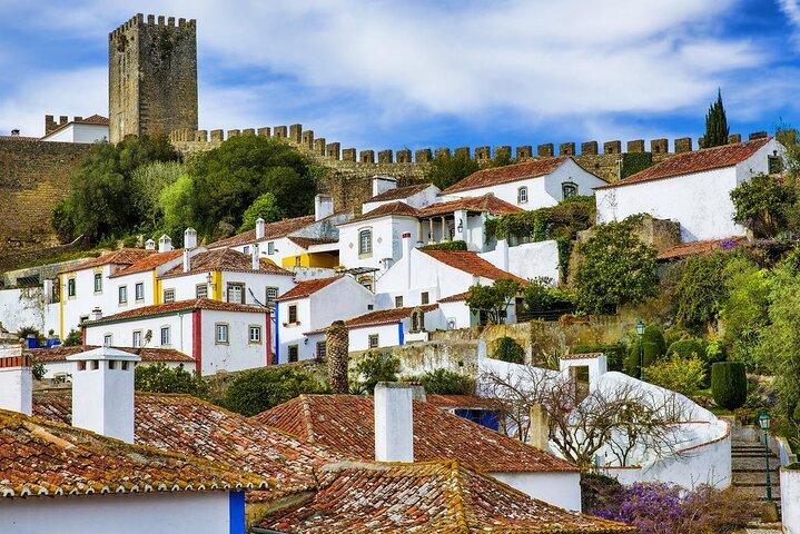 Lisbon: Dinosaur Footprints, Caves, and Obidos Tour