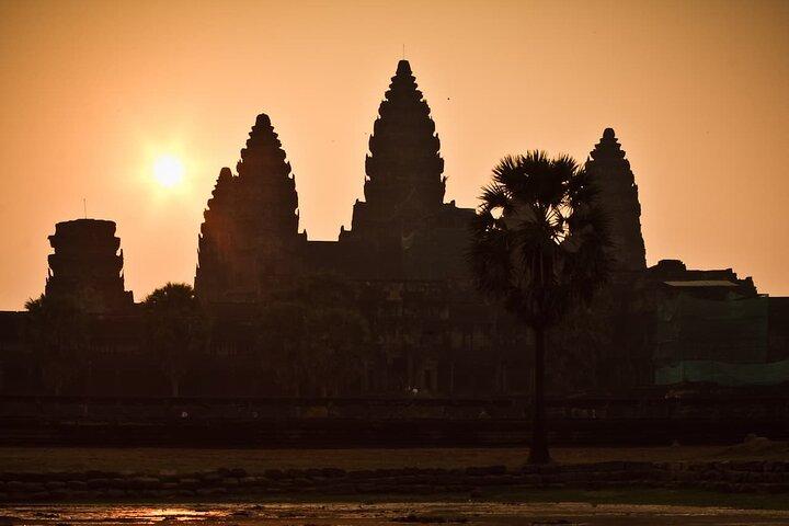 Siem Reap: Angkor Wat Sunrise Bike Tour & Jungle Breakfast