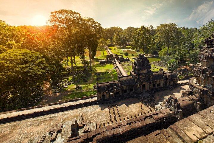 Siem Reap: Angkor Wat Sunrise Bike Tour & Jungle Breakfast