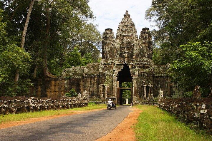 Siem Reap: Angkor Wat Sunrise Bike Tour & Jungle Breakfast