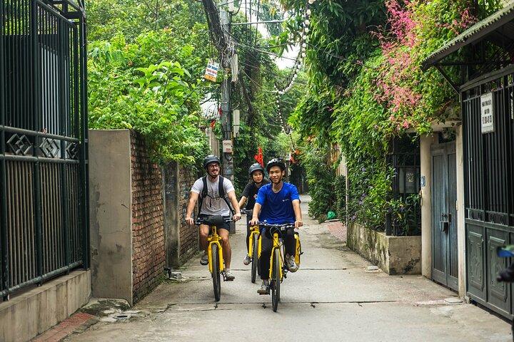 Hanoi Countryside Bicycle Tour: Ancient Citadel Day Trip