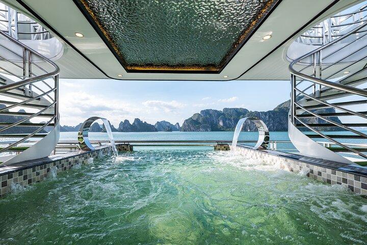 Hanoi to Ha Long Bay: Luxury Otis Day Cruise with Limousine
