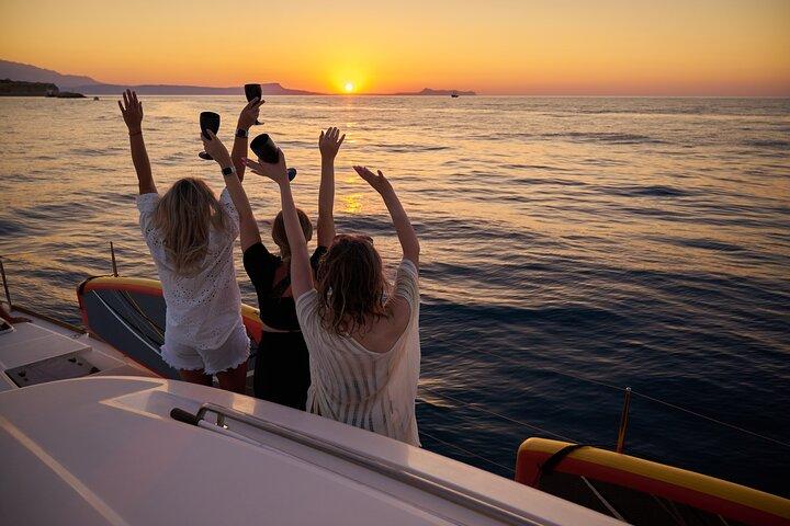 Rethymno: Sunset Catamaran Trip - Sushi & Open Bar