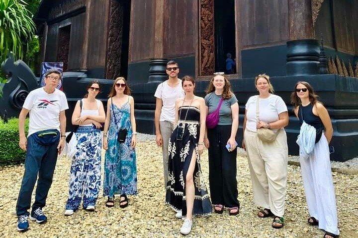 Chiang Rai 7 Highlights: White & Blue Temple, Golden Triangle
