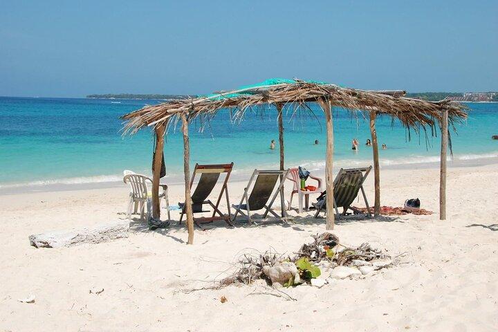 Full Day Rosary Islands and Playa Blanca Baru with Lunch