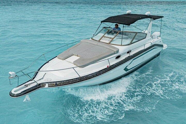 "Live the Luxury Life: Rent Your Own Yacht in Cancun!"