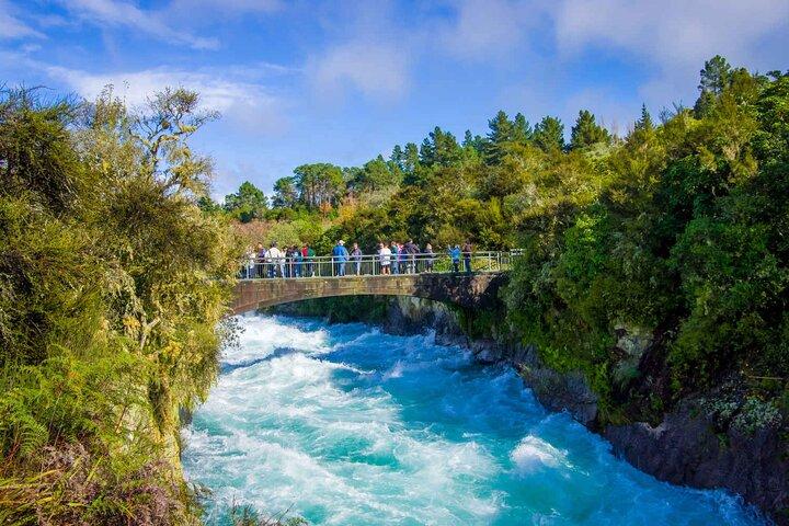 Hobbiton with Huka Falls and Hot Springs Day Tour