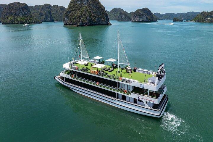 From Hanoi: Premium 5-Star Ha Long Bay Day Cruise with Kayak