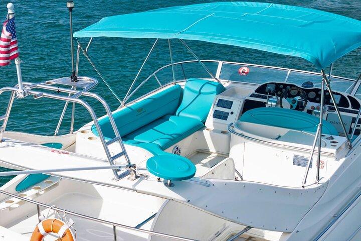 Yacht charter 50' Miami with 2 free jet skis