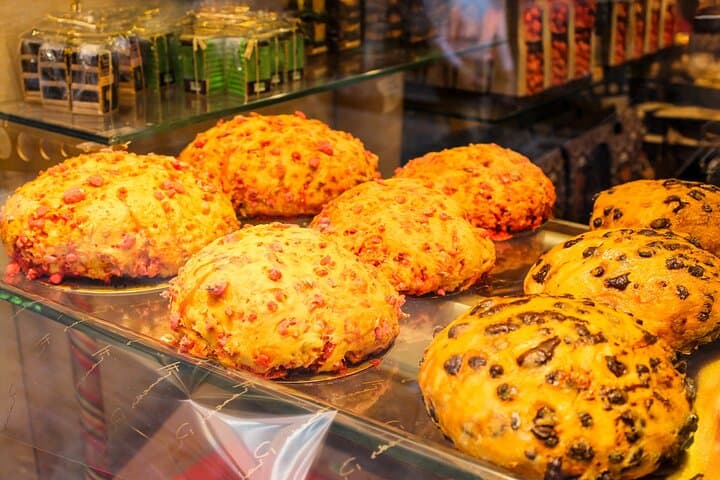 Lyon Old Town Food Tour with 5 French Delicacies & Fine Wine