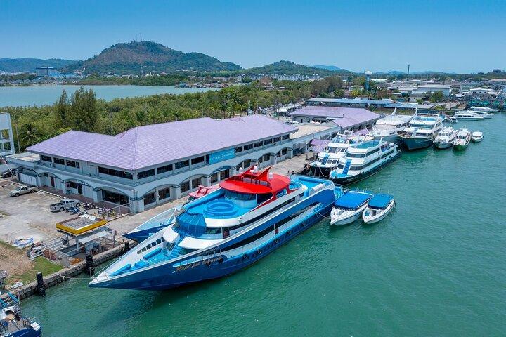 Phuket to Phi Phi Ferry Round Trip Transfer with Beach Relaxation