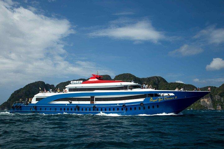 Phuket to Phi Phi Ferry Round Trip Transfer with Beach Relaxation