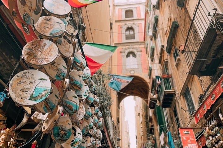 Guided tour of Naples combined with a street food tasting.