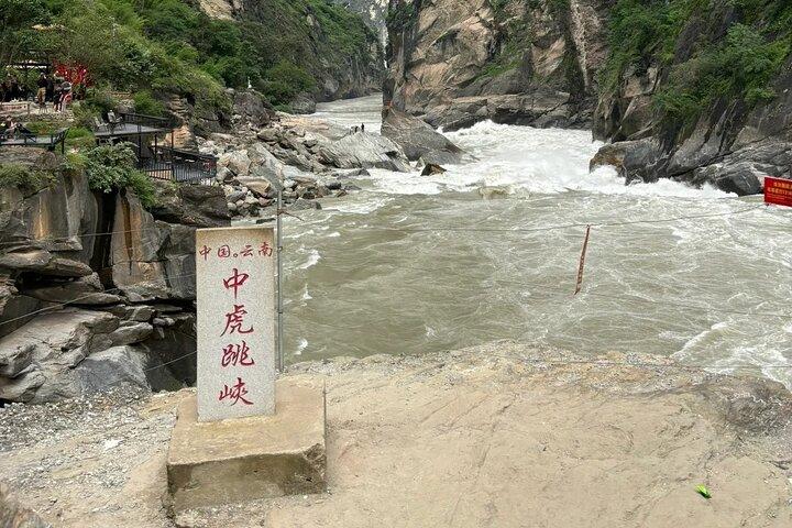 Lijiang to Shangri-La Scenic Drive Tour with Tiger Leaping Gorge
