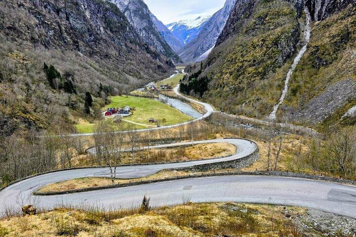 Flåm: Small Group drive with Waterfall Walk, Stegastein Viewpoint