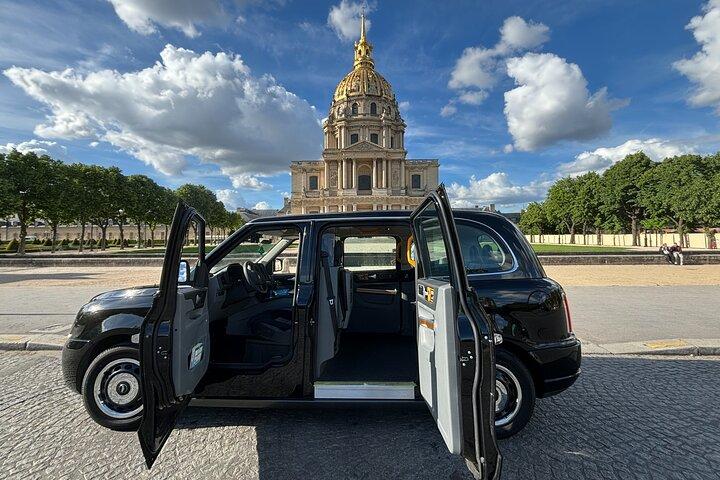 Paris Private Tour in a Classic Electric London Cab