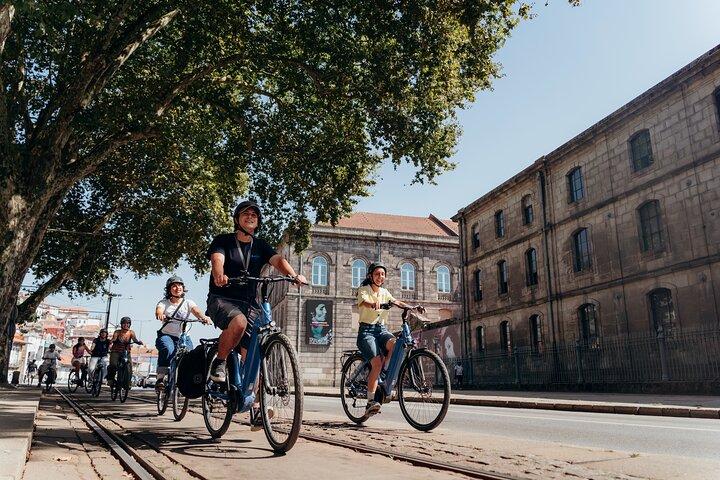 Porto: 3-Hour Old Town & Riverside Bike Tour - Guided Experience