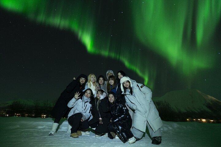Tromsø: Northern Lights Minibus Tour with Expert Guides