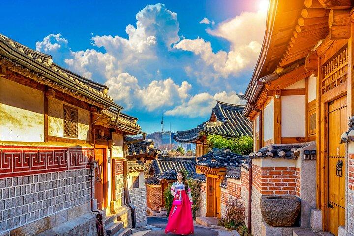 Bukchon Hanok Village Seoul Walking Tour with Audioguide