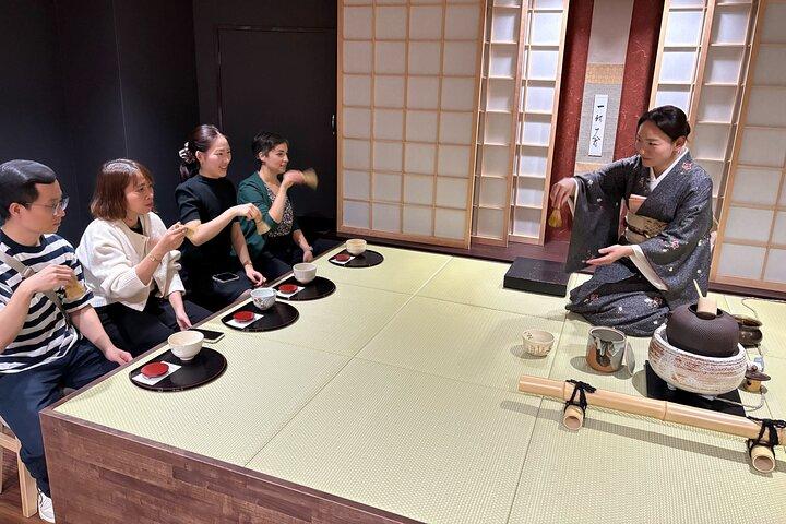 Kyoto Nishiki Market Walk Tour with Tea Ceremony Experience