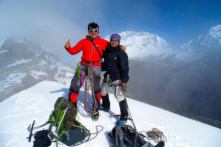 Nevado Mateo Full Day Climb in Huascarán National Park