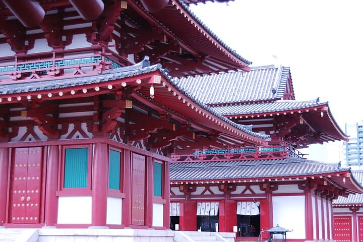 Osaka: Shitennoji Temple Private Tour with Entry Tickets