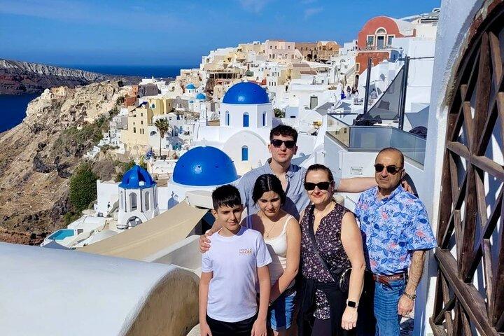 Santorini Private Sightseeing Tour – 6 Hours with Local Guide