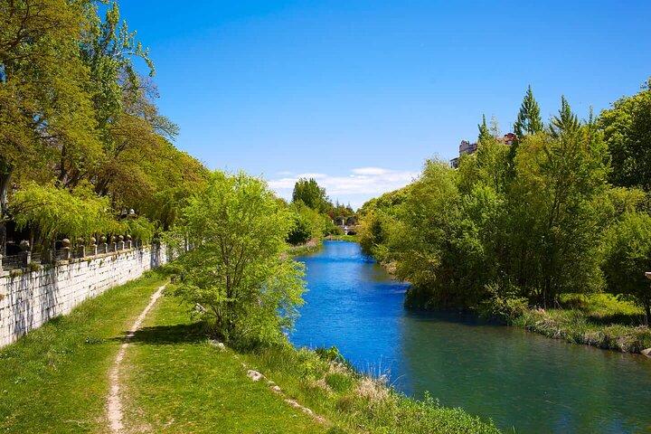 Hello Burgos: Private 2-Hour Intro City Walk with Local Guide