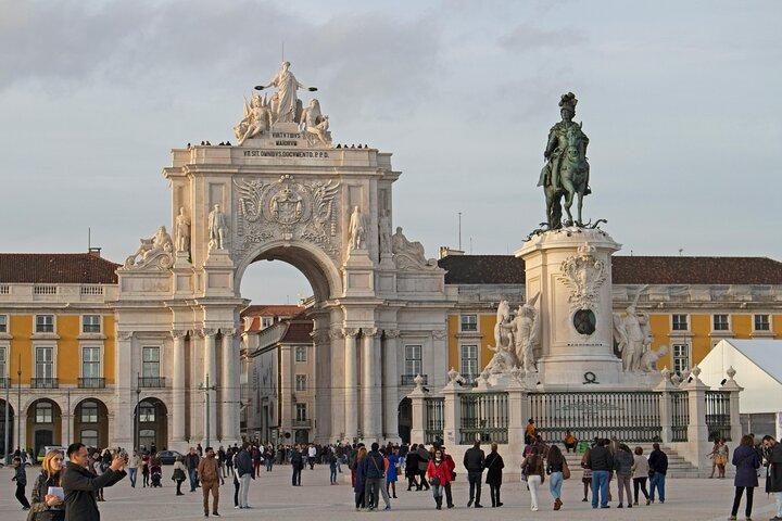Lisbon Private Tuk Tuk City Tour with Hotel Pickup