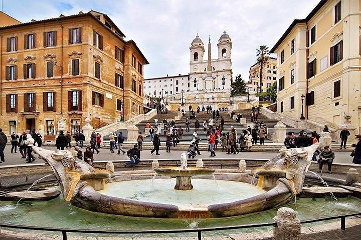 Fountains and Squares of Rome Walking Tour Small Group