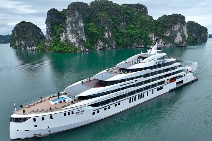 Halong Bay 2D1N High Class 6 Star Cruise with Pool from Hanoi