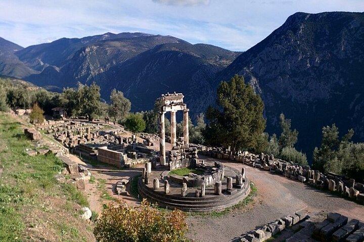 Delphi Oracle and Ancient Wonders Private Day Tour from Athens