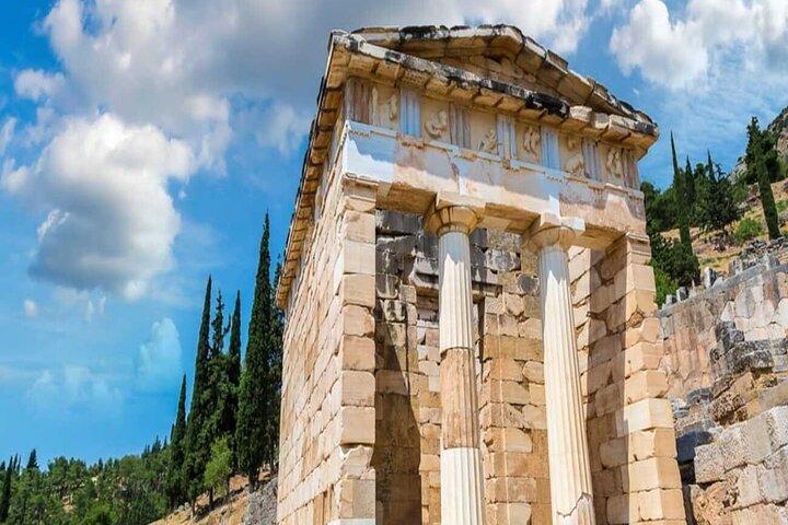 Delphi Oracle and Ancient Wonders Private Day Tour from Athens