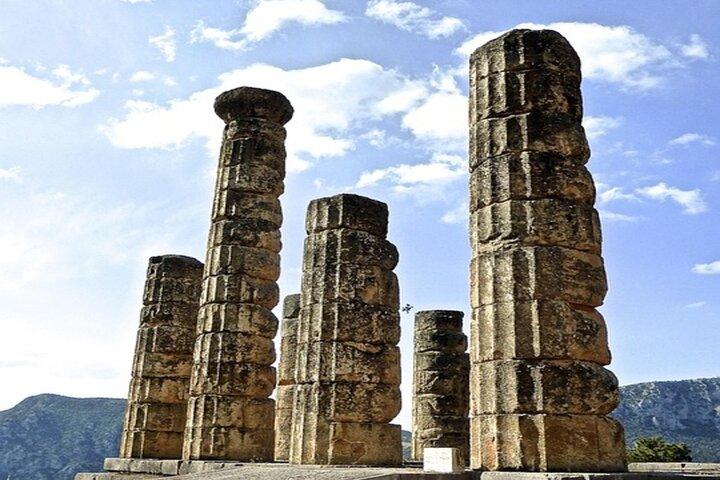 Delphi Oracle and Ancient Wonders Private Day Tour from Athens