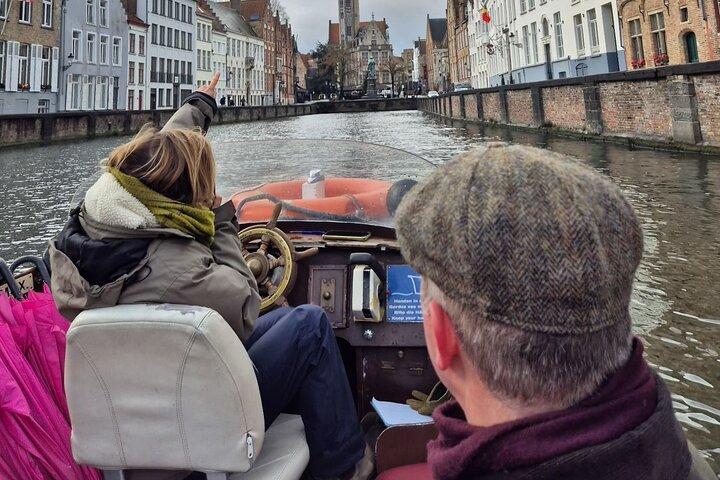 Bruges Guided Small Group Day Trip from Paris with Canal Cruise
