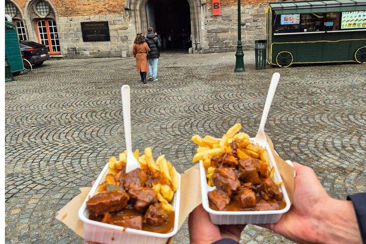 Bruges Guided Small Group Day Trip from Paris with Canal Cruise