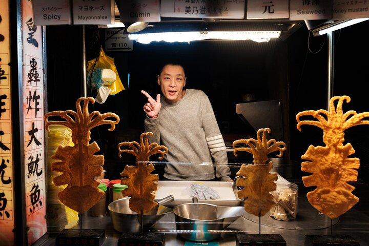 Taipei: Food Tour Local Market with 12+ tasters & Drinks Included