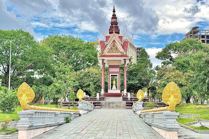 Temple and Local Market in Sihanoukville History tour