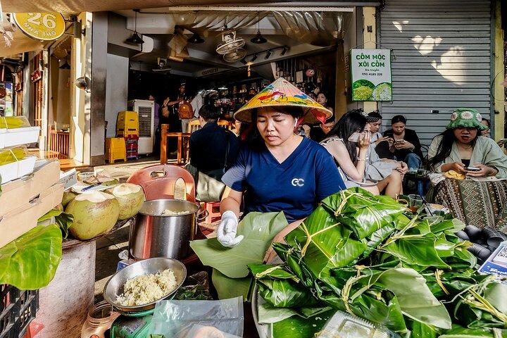 Hungry Hanoi Food Tour with 15+ Tastings