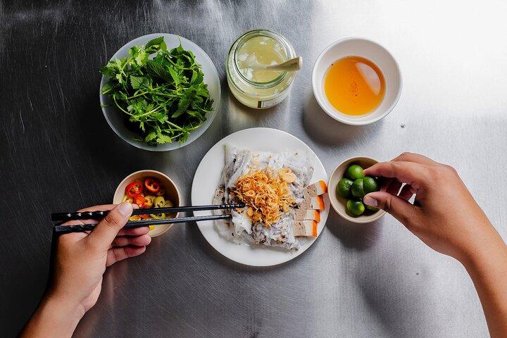 Hungry Hanoi Food Tour with 15+ Tastings