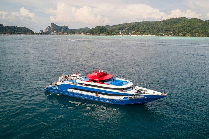 Phuket to Phi Phi Ferry Round Trip Transfer with Beach Relaxation